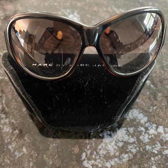 Marc by Marc Jacobs pearl accented sunglasses - Picture 5 of 8